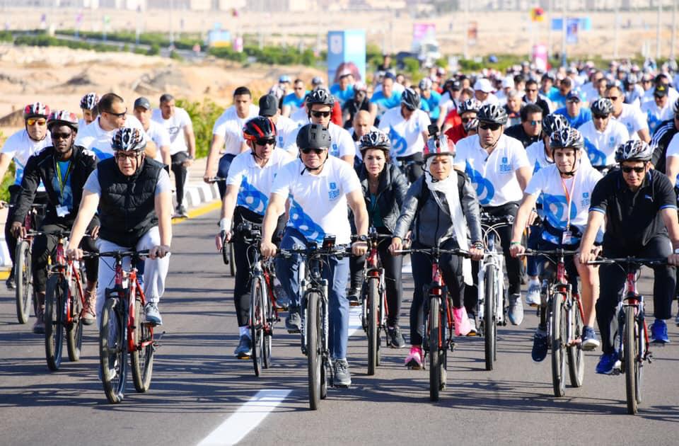 الرئيس يتجول في شوارع شرم الشيخ على دراجة "صور" 8