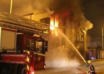 السيطرة على حريق هائل داخل مصنع أخشاب فى مدينة 6 أكتوبر دون اصابات 3