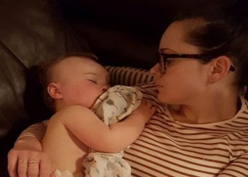 سيدة بريطانية تشارك مقطع فيديو مؤلما لرضيعها وهو يقاوم فيروس كورونا 3