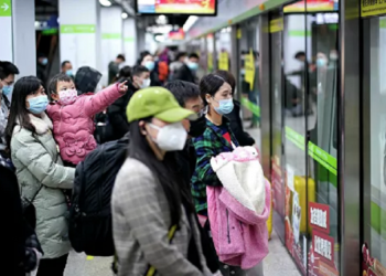 الصين تعيد تشغيل مترو الأنفاق فى ووهان موطن فيروس كورونا