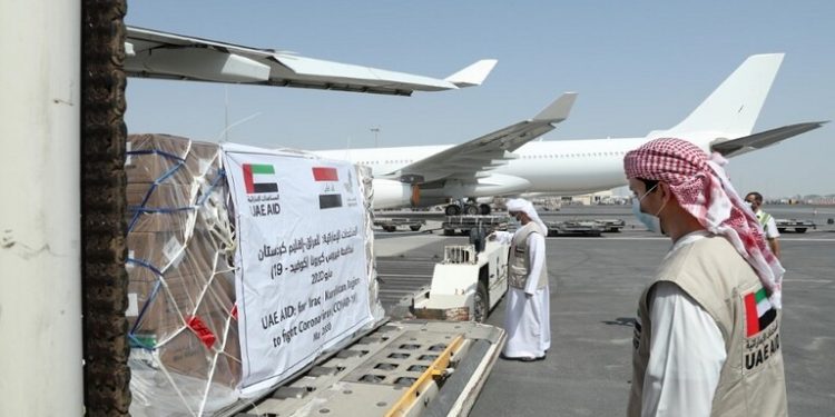 الإمارات ترسل 10 طن مساعدات طبية إلى العراق لمكافحة كورونا 1