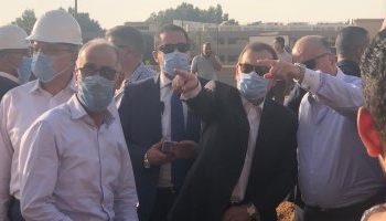 وزير البترول يصل موقع حريق ماسورة طريق الإسماعيلية 3