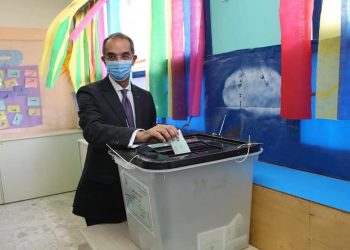 وزير الاتصالات وتكنولوجيا المعلومات يدلي بصوته في انتخابات مجلس الشيوخ 3