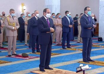 الرئيس السيسي يؤدي صلاة عيد الفطر بمسجد الماسة العلمين 5