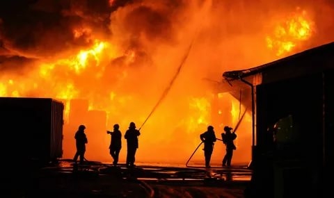 حريق بمخزن أدوية في العياط والحماية المدنية تسيطر على النيران دون إصابات 1