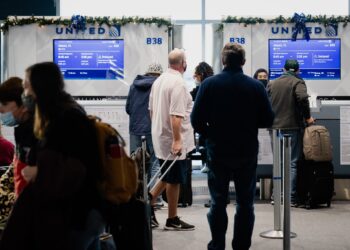 إلغاء 1500 رحلة طيران حول العالم اليوم بسبب متحور أوميكرون