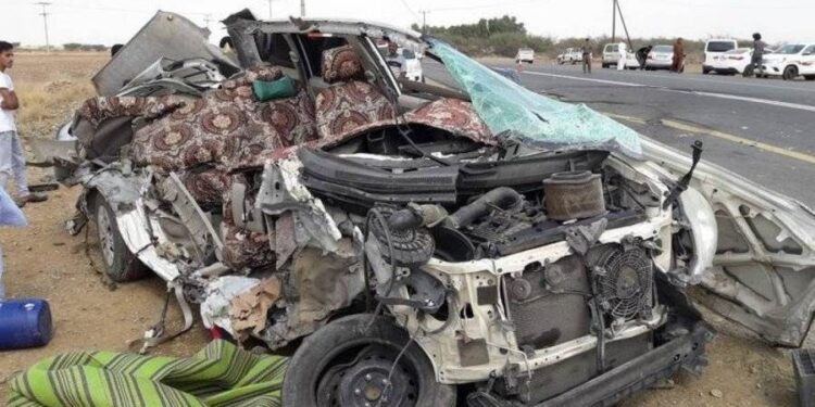 النيابة تعاين حادث تصادم سيارة نقل بـ أخرى في مدينة نصر 1