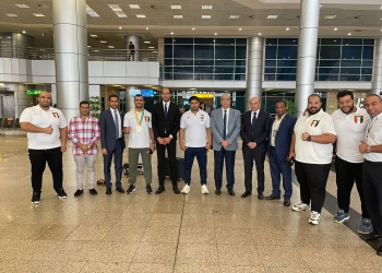 وزير الرياضة يتواصل مع بعثة السومو خلال استقبالهم الرسمي بمطار القاهرة  1
