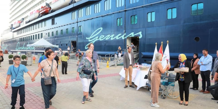 ميناء الإسكندرية تستقبل أكثر من 2200 سائح على متن سفينة سياحية