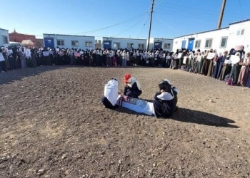 تلاميذ مدارس في اليمن ينظمون جنازة وهمية لزملائهم الذين قتلوا على يد الحوثيين 2