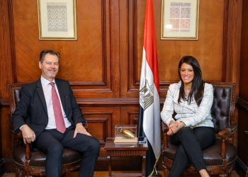 المشاط تبحث مع سفير إسبانيا بالقاهرة جهود تعزيز التعاون بمجال النقل المستدام