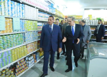 وزير التنمية المحلية ومحافظ كفر الشيخ يفتتحان هايبر ماركت المنطقة الشمالية العسكرية للمواد الغذائية  4