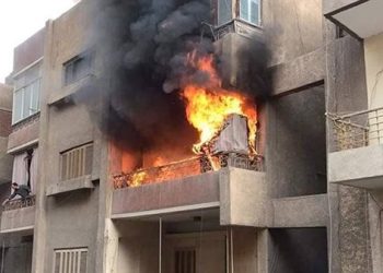 وفاة 3 أشخاص وإصابة 2 أخرين بالاختناق في حريق هائل داخل شقة بكفر الدوار
