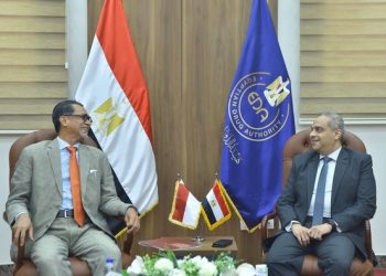 رئيس هيئة الدواء المصرية يلتقي سفير إندونيسيا لدى مصر 1