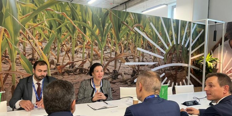 وزيرة البيئة تبحث التعاون المشترك مع شركة شنايدر العالمية لتعزيز الاستثمار البيئي والمناخي