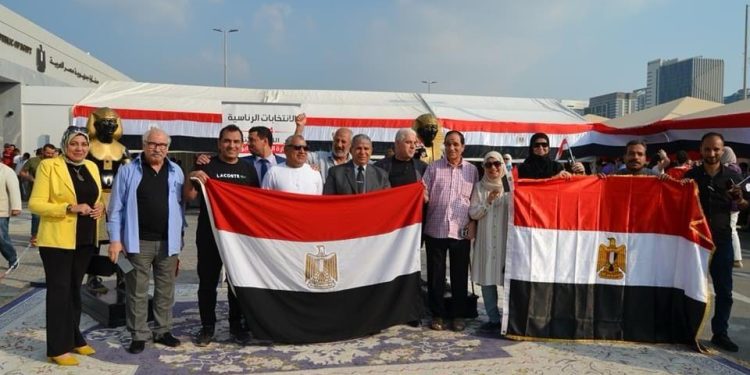 المصريين بـ أبو ظبي يشعلون السفارة المصرية بمشاعر الوطنية في انتخابات الرئاسة 2024 بالخارج 1