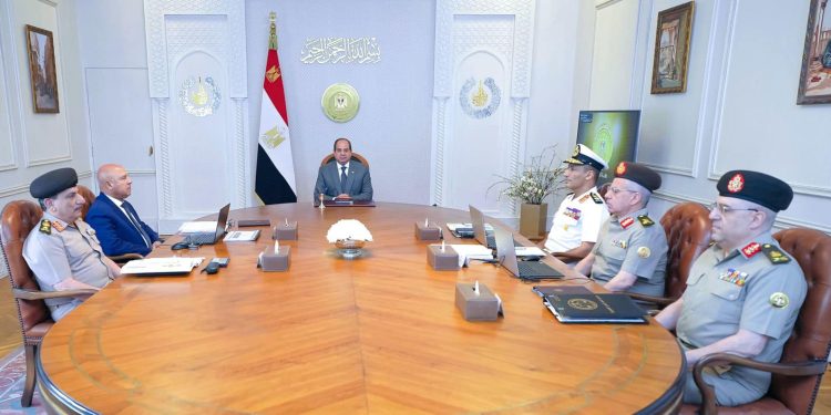 الرئيس السيسي يعقد اجتماعا هاما مع قادة القوات المسلحة ووزير النقل لهذا السبب 1