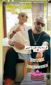 طفلة صغيرة ولغة إشارة.. محبي محمد رمضان يحتفلون بـ عيد ميلاده 3