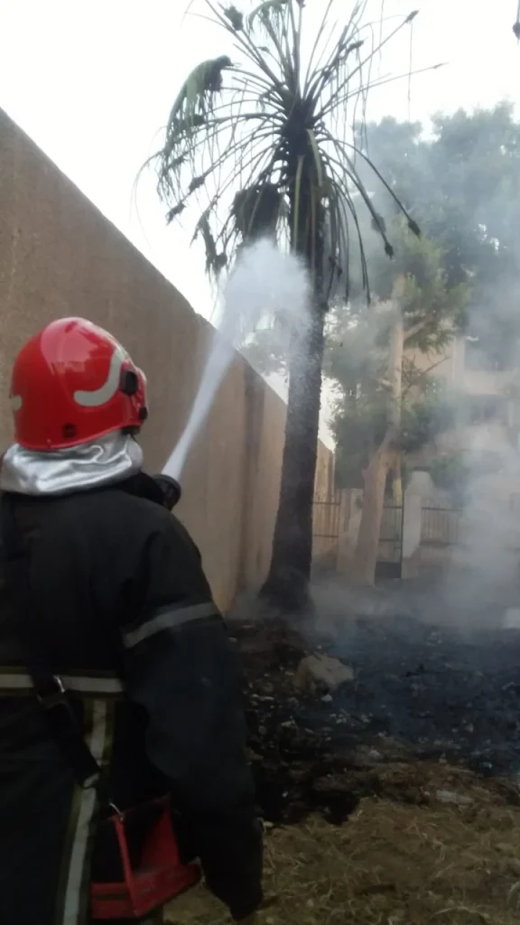 بالصور.. نشوب حريق داخل مدرسة ابتدائي في القاهرة وسيارات الإطفاء تحاول السيطرة 2