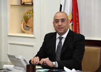 وزير الإسكان: إطلاق التيار الكهربائي وتشغيل محطة الصرف الصحي بأراضي "بيت الوطن" بالقاهرة الجديدة 6