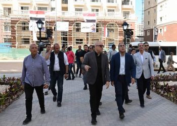 رئيس الوزراء يتفقد التجمع العمراني "صوارى" بمنطقة غرب كارفور 1