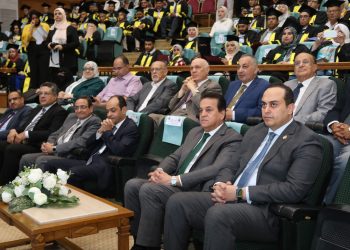 رئيس الرعاية الصحية ورئيس الزمالة المصرية يشهد حفل تكريم أوائل الخريجين لعام 2023 3