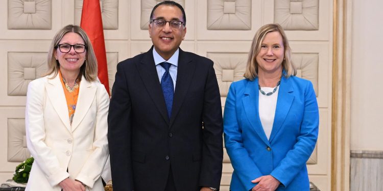 رئيس الوزراء يلتقي المدير العام بالبنك الدولي ويثمن جهود المؤسسة لما تقدمه للحكومة المصرية 1