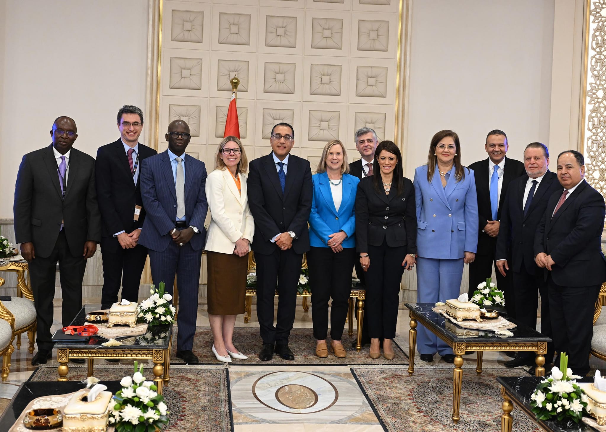 رئيس الوزراء يلتقي المدير العام بالبنك الدولي ويثمن جهود المؤسسة لما تقدمه للحكومة المصرية