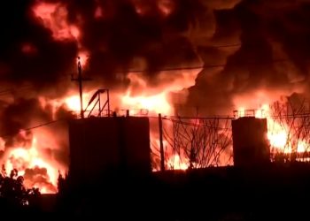 حريق ضخم يلتهم مصفاة للنفط بكردستان في العراق 1
