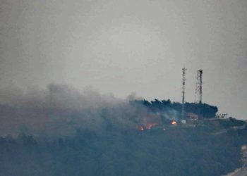 اندلاع نيران في شمال إسرائيل جراء صواريخ من لبنان | صور