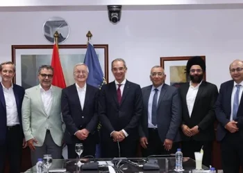 وزير الاتصالات يبحث تصنيع هواتف نوكيا في مصر والتصدير للخارج