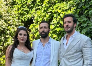 خطوبة الممثل التركي فيريت كايا والزفاف في سبتمبر