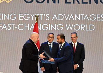 رئيس الوزراء يشهد توقيع اتفاقيتين تجاريتين بين الشركة المصرية للاتصالات وميدوسا الأوروبية 3